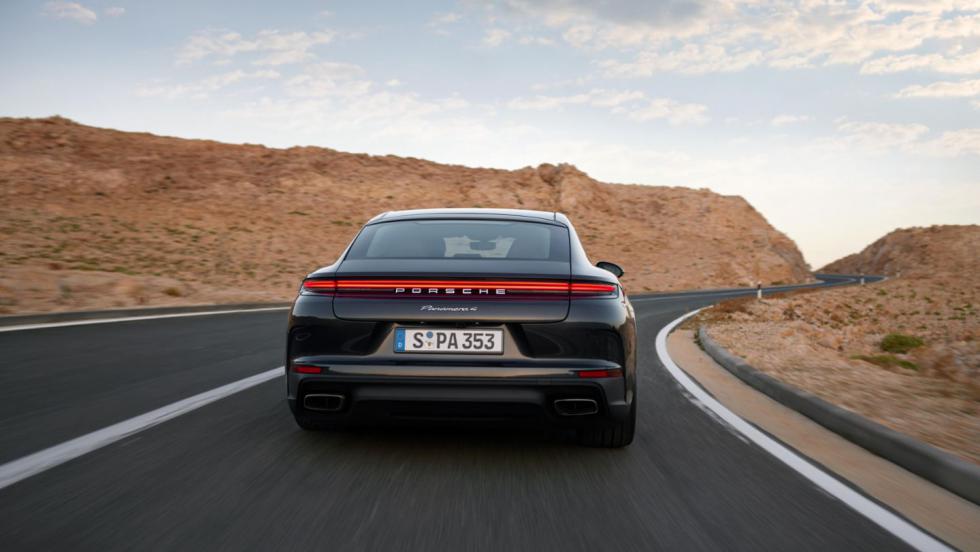 Νέα Porsche Panamera: Ήρθε με τρεις οθόνες και 4 E-Hybrid κινητήρες 